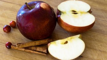 red-apples-with-cinnamon